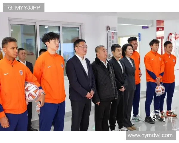 足球明星亲自赠送球衣给粉丝传递温暖与激情的感人时刻 足球明星亲自赠送球衣给粉丝传递温暖与激情的感人时刻